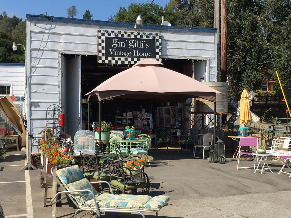 Outside view of gin' gilli's Vintage home in Geyserville